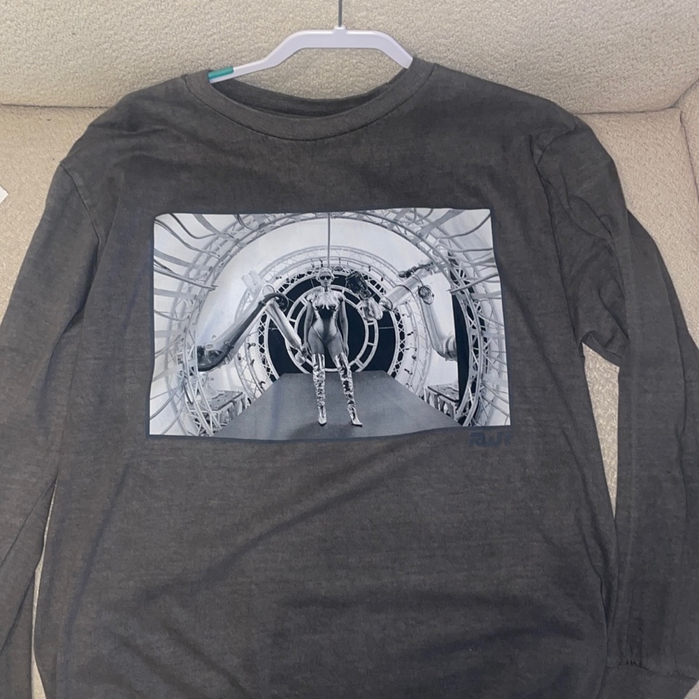 Beyoncé RWT long sleeve